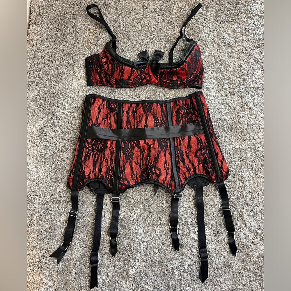 🧨Fredrick’s of Hollywood set